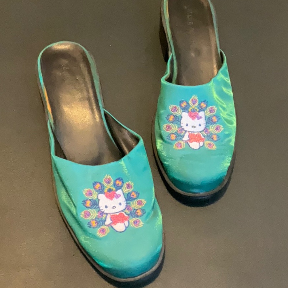 Hello kitty peacock shoes 8